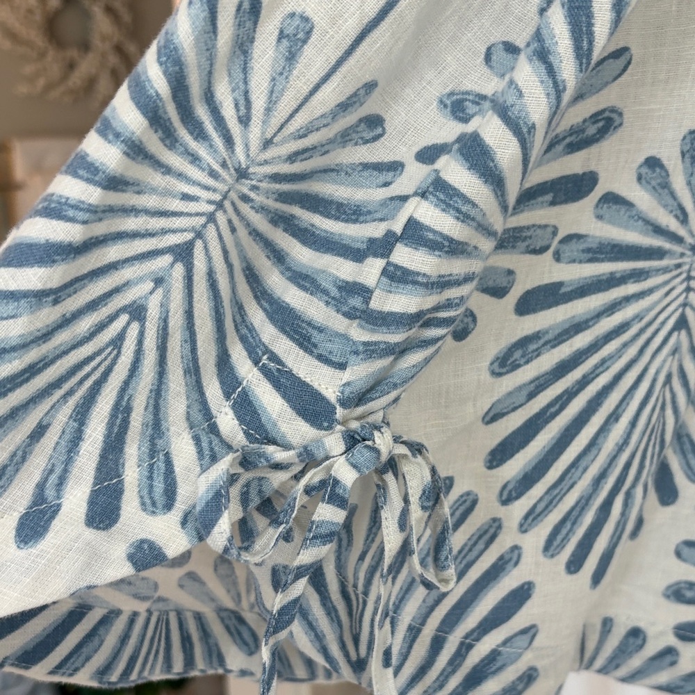 Women’s linen Shirt in Blue and White - Picture 4 of 5